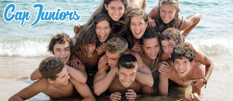 Des enfants à la plage en colonie de vacances avec Cap Juniors