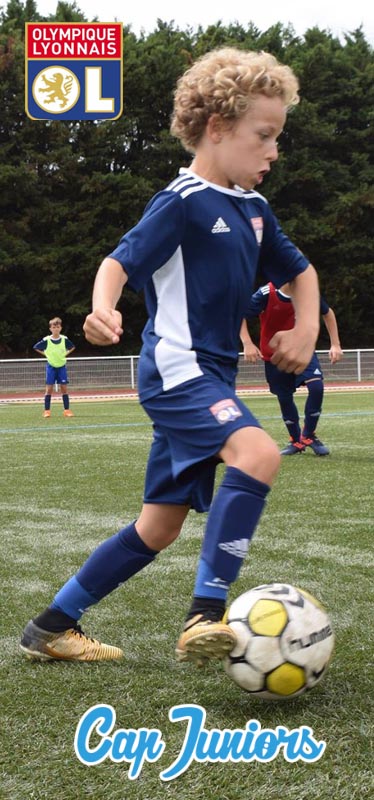 Un jeune joueur en stage de foot olympique lyonnais